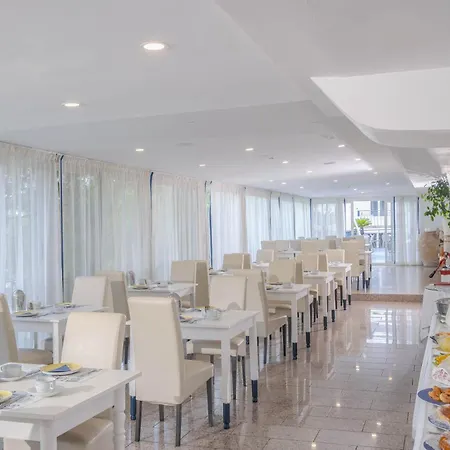 ホテル Hotiday 4*